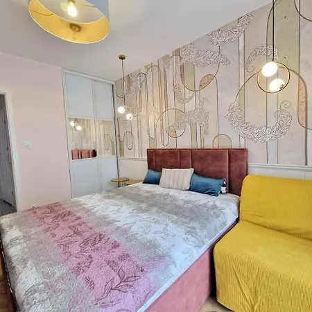 Pogonowskiego 73 - Pink Design Apartment 8 Guests, Terrace & Parking Chillinlodz Лодзь