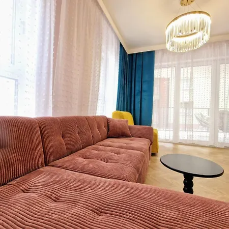 Pogonowskiego 73 - Pink Design Apartment 8 Guests, Terrace & Parking Chillinlodz Лодзь