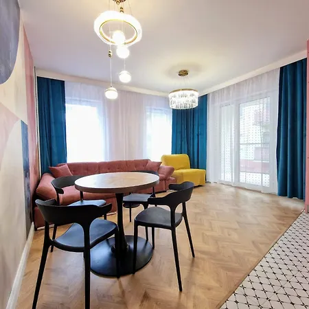 Pogonowskiego 73 - Pink Design Apartment 8 Guests, Terrace & Parking Chillinlodz Апартаменты *