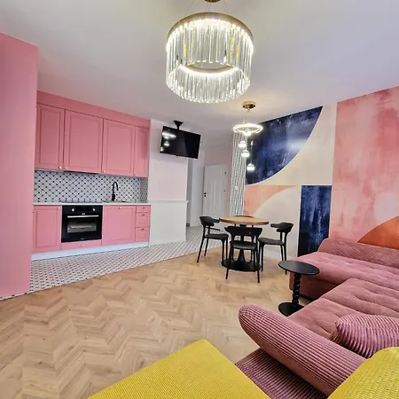 Апартаменты Pogonowskiego 73 - Pink Design Apartment 8 Guests, Terrace & Parking Chillinlodz *