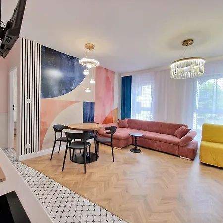 Pogonowskiego 73 - Pink Design 8 Guests, Terrace & Parking Chillinlodz Апартаменти Лодзь