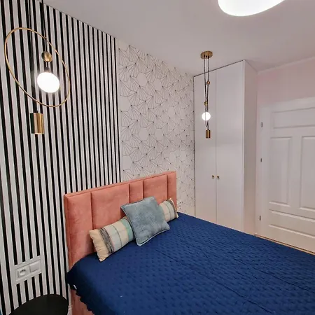 Pogonowskiego 73 - Pink Design Apartment 8 Guests, Terrace & Parking Chillinlodz * Лодзь