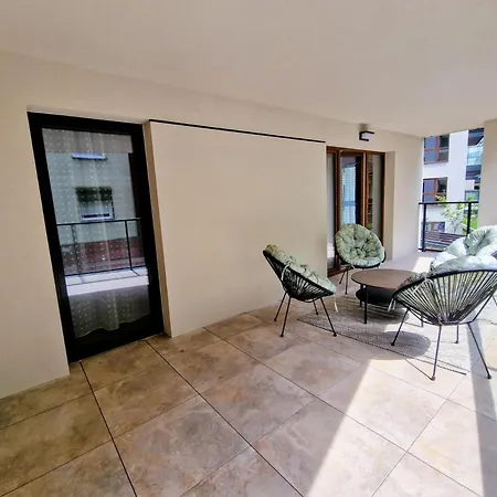 Апартаменты Pogonowskiego 73 - Pink Design Apartment 8 Guests, Terrace & Parking Chillinlodz