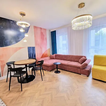 Pogonowskiego 73 - Pink Design Apartment 8 Guests, Terrace & Parking Chillinlodz