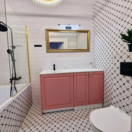 Pogonowskiego 73 - Pink Design Apartment 8 Guests, Terrace & Parking Chillinlodz Апартаменты *