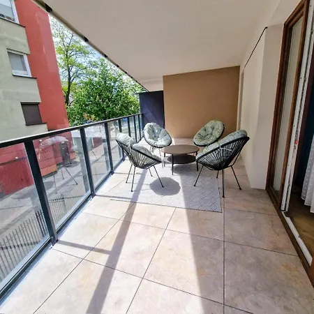 Pogonowskiego 73 - Pink Design Apartment 8 Guests, Terrace & Parking Chillinlodz Апартаменты Лодзь