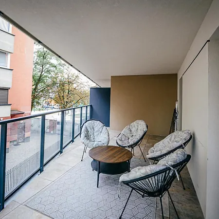 Pogonowskiego 73 - Pink Design 8 Guests, Terrace & Parking Chillinlodz Апартаменти Лодзь