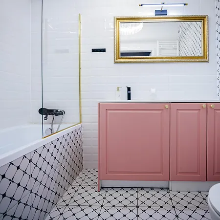 Апартаменти Pogonowskiego 73 - Pink Design 8 Guests, Terrace & Parking Chillinlodz *