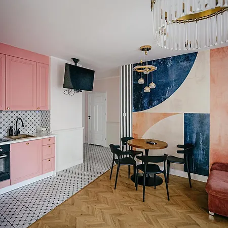 Апартаменти Pogonowskiego 73 - Pink Design 8 Guests, Terrace & Parking Chillinlodz